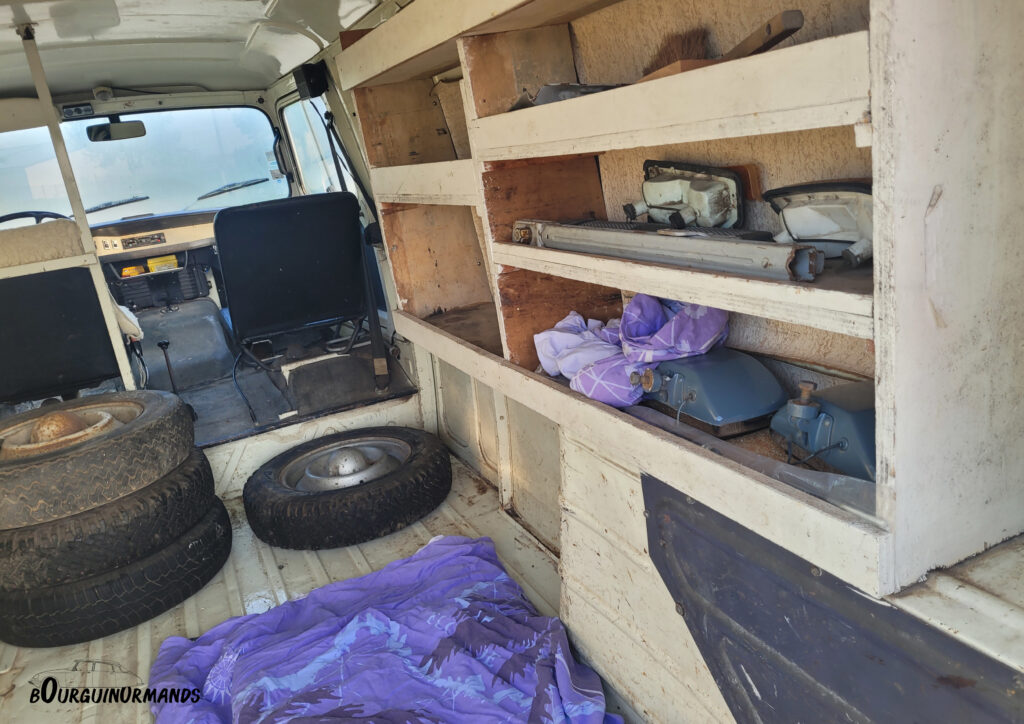 Renault-Estafette-R2136-Bourguinormands-003