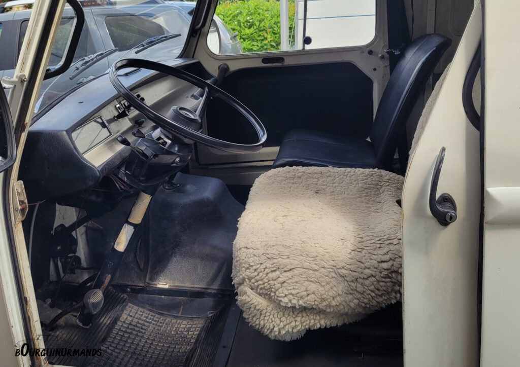 Renault-Estafette-R2136-Bourguinormands-016