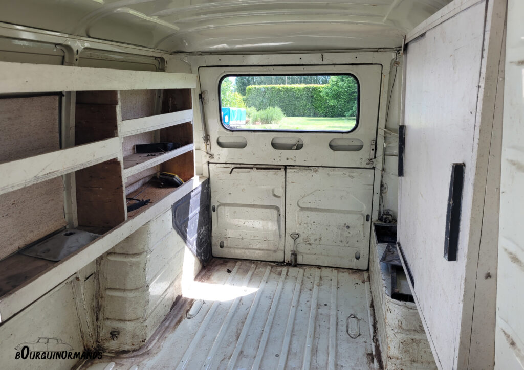 Renault-Estafette-R2136-Bourguinormands-018