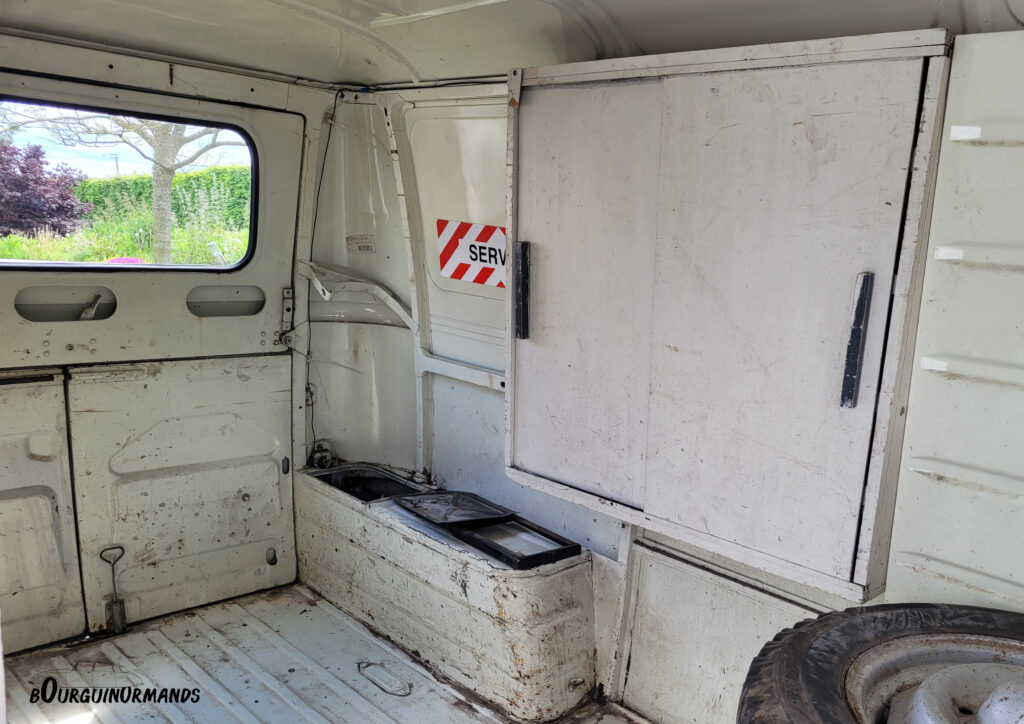 Renault-Estafette-R2136-Bourguinormands-019